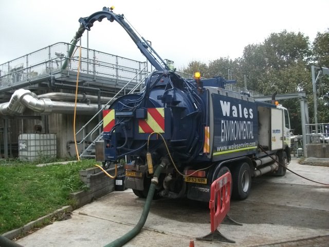 Industrial tank cleaning